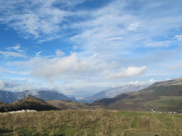 Nella valle all’orizzonte Rovereto, vista in prossimità del Corno d’Aquilio