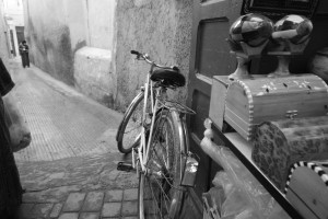 Le strade di Marrakech sono strette, adatte a biciclette...