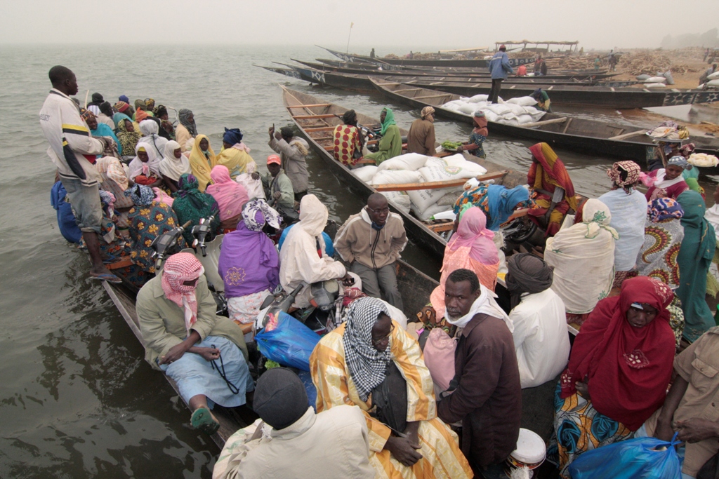 Mali Segou Fiume Niger Pinasse