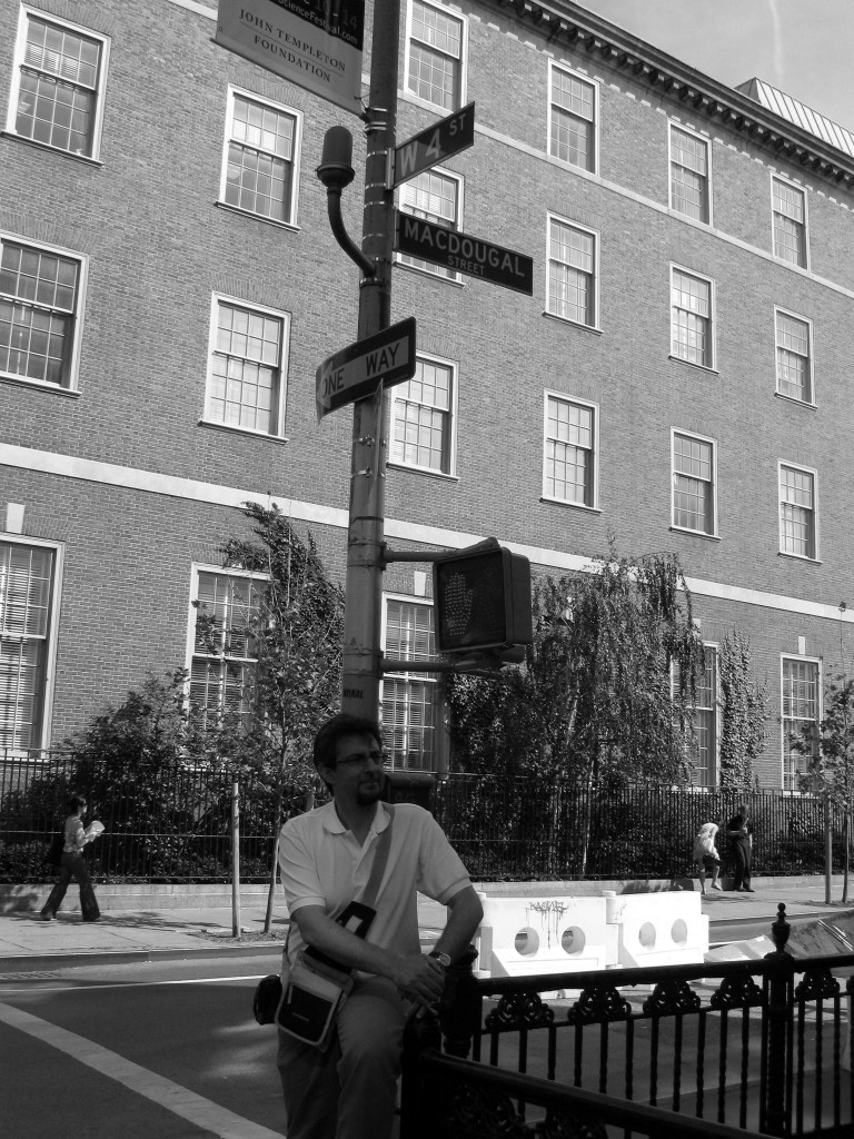 W. 4th Street, la strada nella quale Dylan aveva vissuto, ispirò la scrittura di Positively 4th Street.