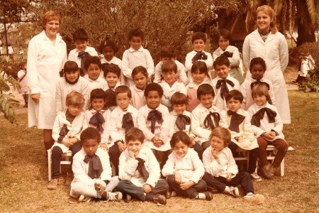 Sergio con la sua classe elementare. Seduto in basso, il secondo da sinistra